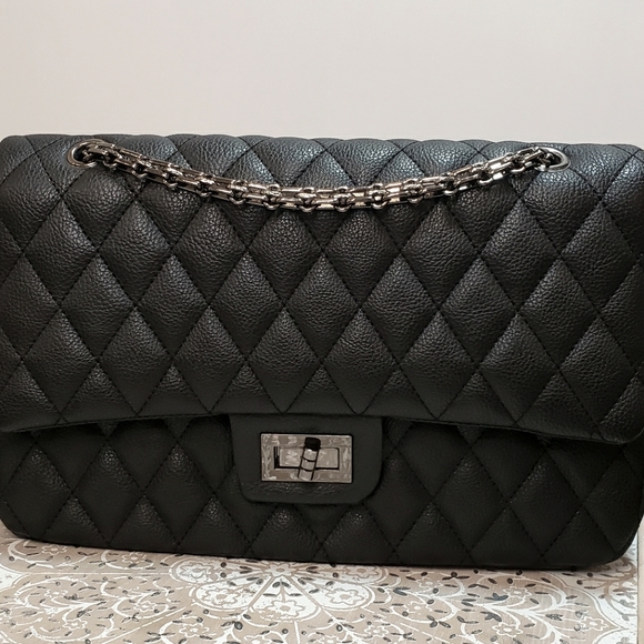 Classic Style Black Quilted Bag with Chain - Picture 2 of 11